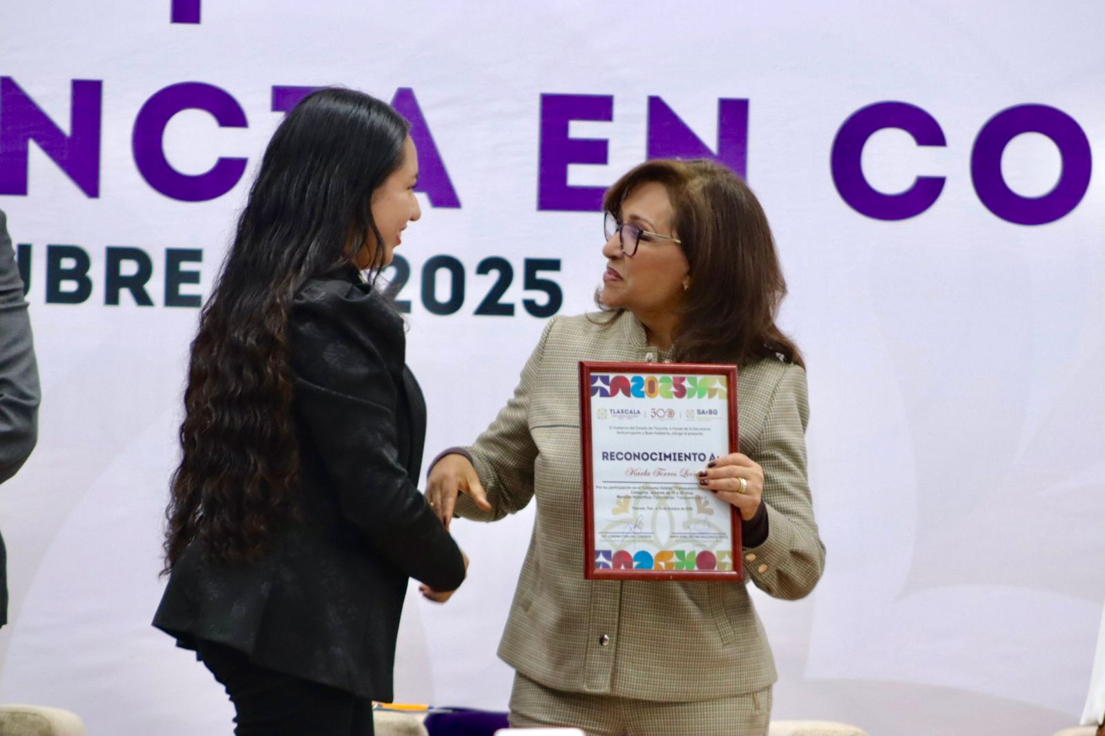 Orgullo UDA: Reconocimiento Estatal para Karla Torres León por su Cortometraje «Transparencia 4.0