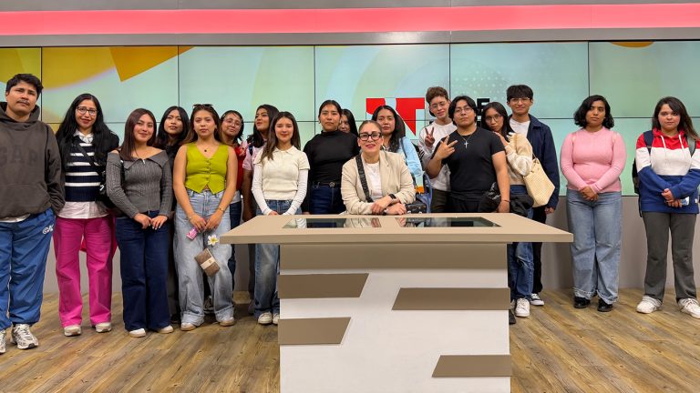 Estudiantes de la Universidad del Altiplano visitan Canal Once