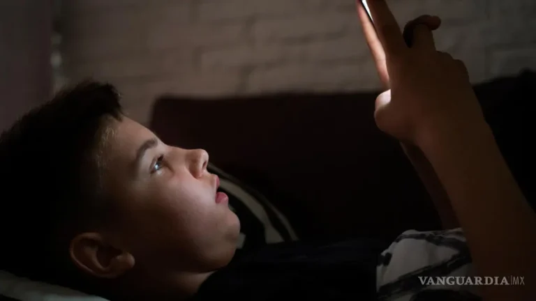 Infancias conectadas: crecer entre algoritmos, pantallas y riesgos invisibles